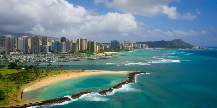 Vacation to Hawaii: Staying at the Luxurious Modern Honolulu
