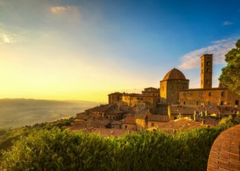 small cities to visit in italy