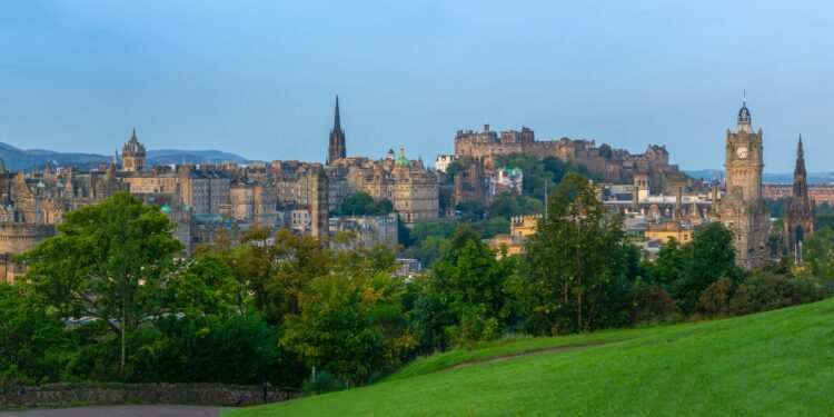 Edinburgh vs Stirling Castle
