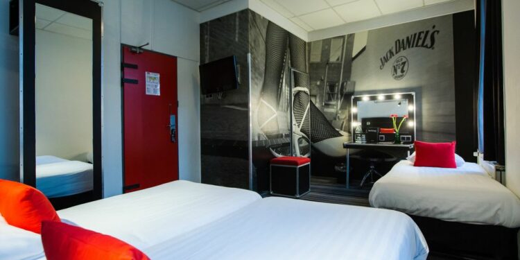 cheap hotels in Amsterdam_backstage hotel