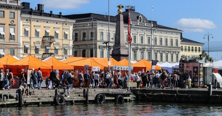 What To Do In Helsinki_market square