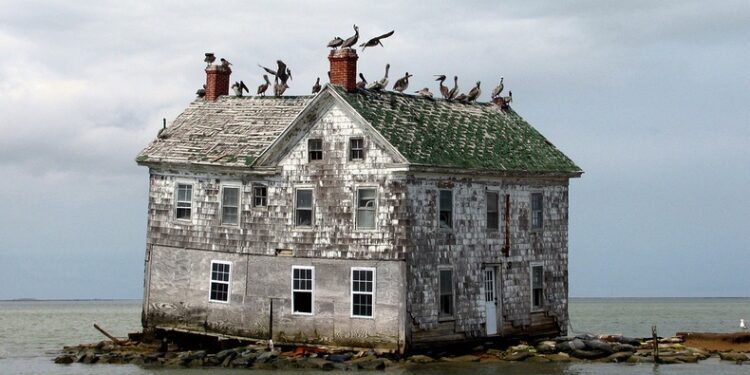 CREEPIEST PLACES ON EARTH_hOLLAND iSLAND