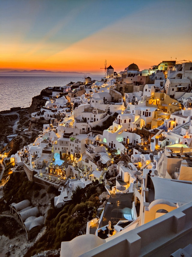 Places to visit in your twenties_Santorini