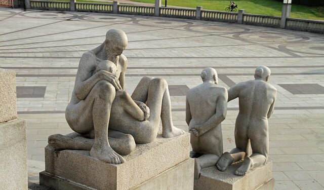 places to visit in Oslo_vigeland