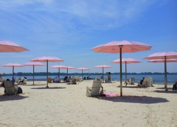 Free things to do in Toronto_Go to Sugar Beach