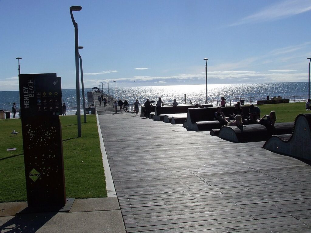 adelaide hotels and spots_henley beach