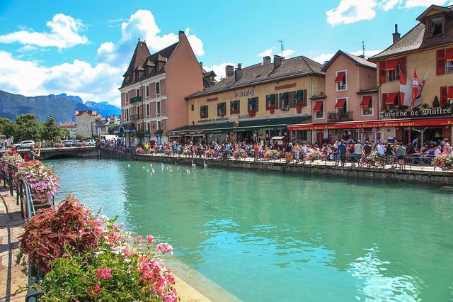 annecy lake and town