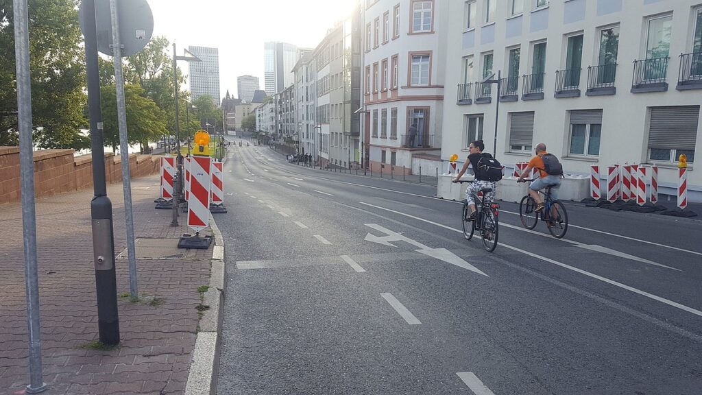 what to do in Frankfurt_cycling