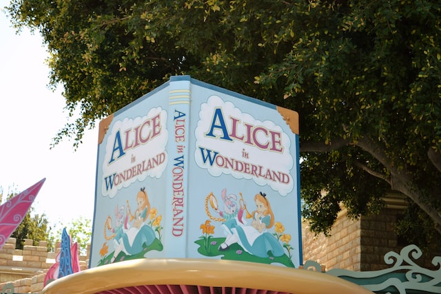 Disneyland_Alice in wonderland