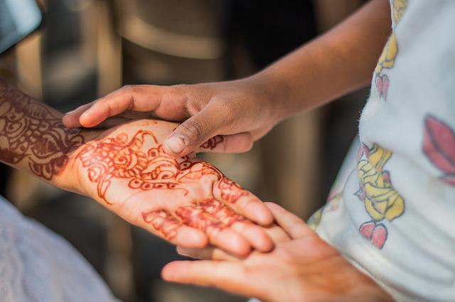 travelling with kids in India_mehendi