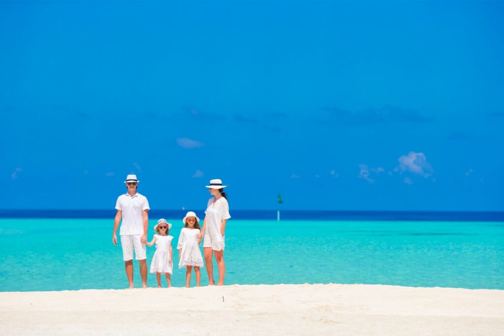 Island Hopping With Kids In The White Beach (Source: Canva)