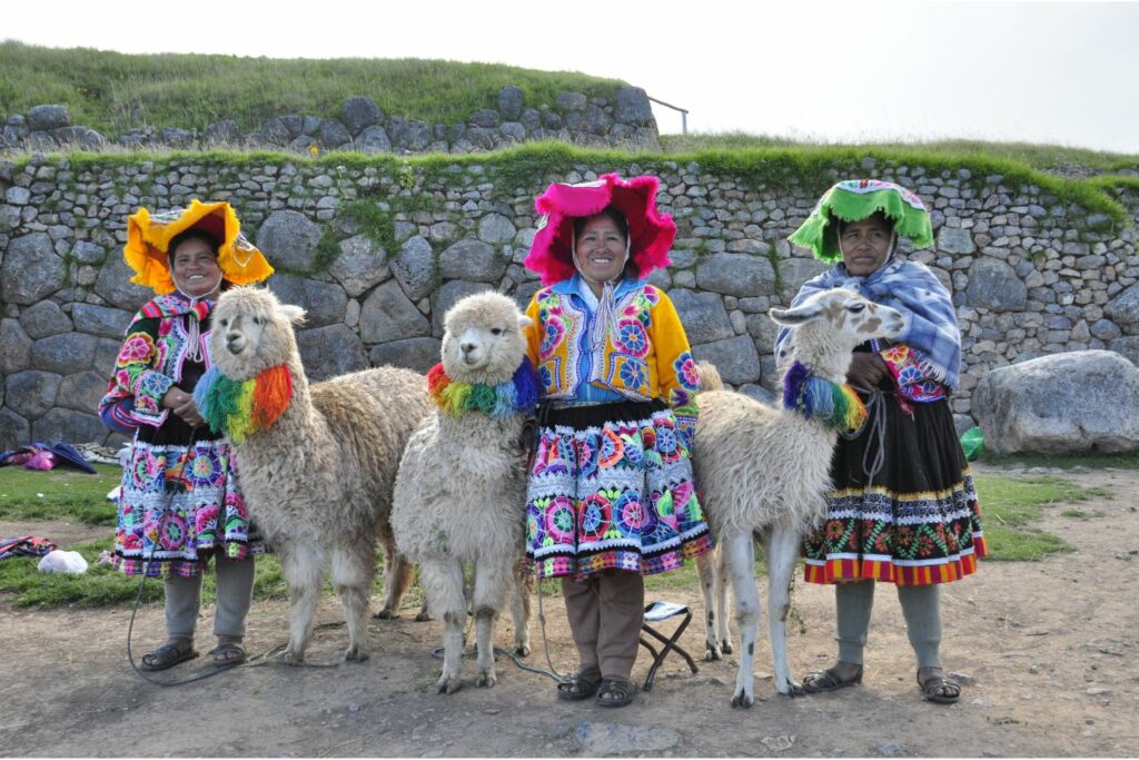 Three Inca Women With Alpacas (Source: Canva)