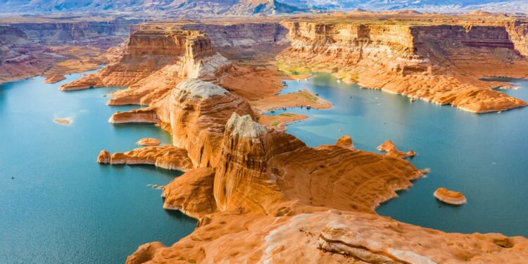 Lake Powell National Park - Best Lakes on the West Coast