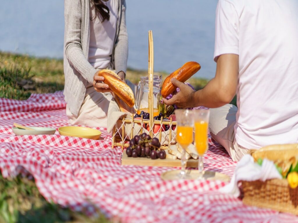 picnic date - Romantic Things to Do in Dallas