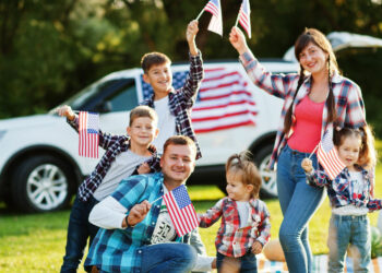 exciting things to do on 4th of july: large american family gathering