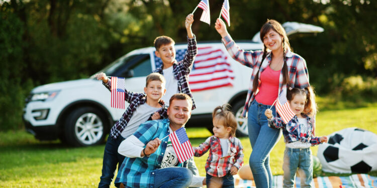 exciting things to do on 4th of july: large american family gathering