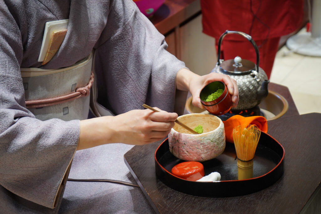 traditional japanese tea ceremony: best things to do in tokyo